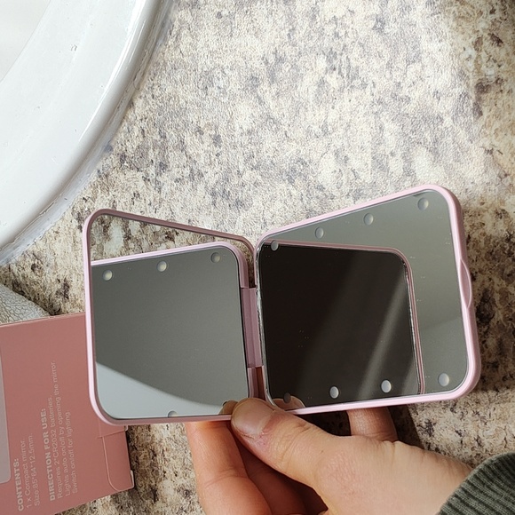 Light up pink compact mirror - Picture 5 of 6